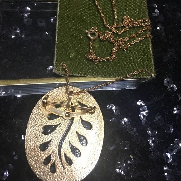 𝅺vintage 1960’s Black Shell Gothic Cameo Brooch - Picture 2 of 5